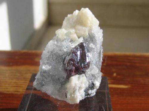 Cinabrio y cuarzo. 3.10x5.70x3.30. Yunchangping mine, Wanshan Tongre, Guizhou Prov., China. (Autor: Gonzalo Sáez)