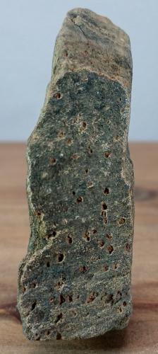 Anfibolita<br />Macizo ultramáfico (ultrabásico) de Herbeira-Complejo de Cabo Ortegal, Herbeira, Cariño, Comarca Ortegal, La Coruña / A Coruña, Galicia / Galiza, España<br />3x8x2,5 cm.<br /> (Autor: supertxango)