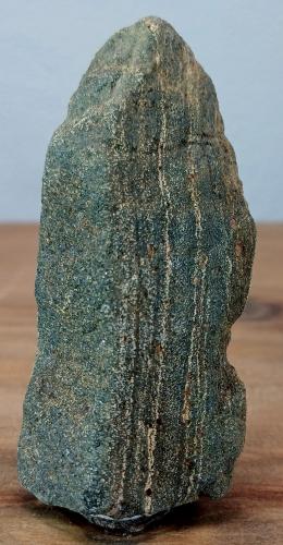 Anfibolita<br />Macizo ultramáfico (ultrabásico) de Herbeira-Complejo de Cabo Ortegal, Herbeira, Cariño, Comarca Ortegal, La Coruña / A Coruña, Galicia / Galiza, España<br />3x8x2,5 cm.<br /> (Autor: supertxango)