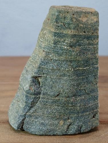 Anfibolita<br />Macizo ultramáfico (ultrabásico) de Herbeira-Complejo de Cabo Ortegal, Herbeira, Cariño, Comarca Ortegal, La Coruña / A Coruña, Galicia / Galiza, España<br />6x8x2 cm.<br /> (Autor: supertxango)