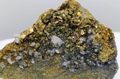 Calcopirita.<br />Mina Magdalena, Concesiones "Segunda Romeral" y "Santo Ángel", Grupo Minero "Cueva de la Mora", Almonaster la Real, Comarca El Andévalo, Huelva, Andalucía, España<br />7''5x6cm<br /> (Autor: AntonioJesus)