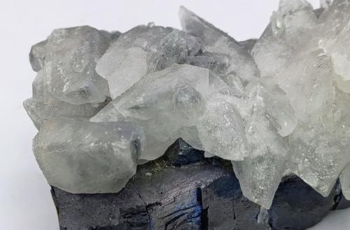 Calcita y Galena.<br />Grupo Minero La Cruz, Filón La Cruz, pozo 5, Linares, Comarca Sierra Morena, Jaén, Andalucía, España<br />8x4 cm<br /> (Autor: AntonioJesus)