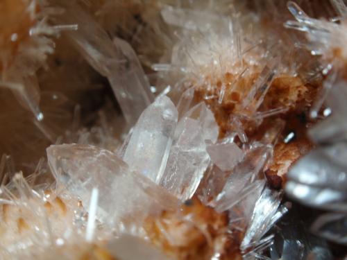 Calcita<br />Corta Valnegro (Corta Pie de Potro), filón Obdulia, Zona minera Caravia, Pie de Potro, Duyos, Caravia, Comarca del Oriente, Principado de Asturias (Asturias), España<br />70x80 mm<br /> (Autor: Ignacio)