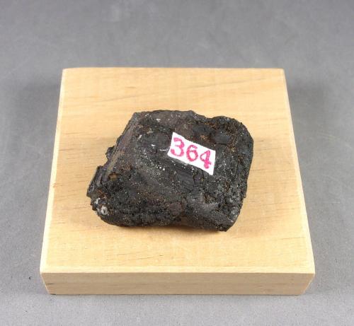 Alabandita<br />Mina Preciosa Sangre de Cristo (Preciosa Sangue de Cristo Mine; Preciosa Mine), Cerro Tlachiaque, Alchichica, Municipalidad Tepeyahualco, Puebla, Méjico.<br />3,7 x 2,7 x 2 cm. 43,65 g.<br /> (Autor: J. G. Alcolea)