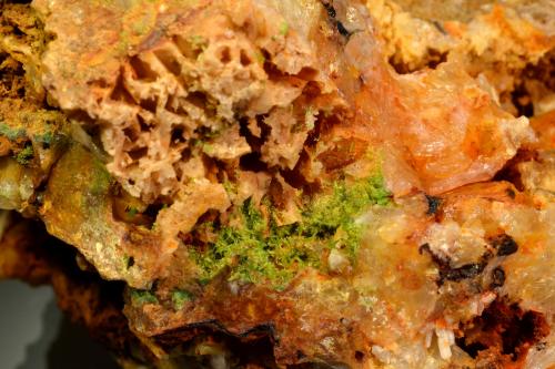Pyromorphite<br />Phoenixville, Schuylkill, Condado Chester, Pennsylvania, USA<br />8.6 x 6.5 x 5.4 cm<br /> (Author: Michael Shaw)