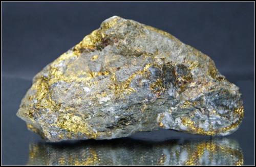 CALCOPIRITA - Escombreras de S.Andrés - Coto de la Luz - Linares - Jaén - 7.5cm x 4cm (Autor: Mijeño)