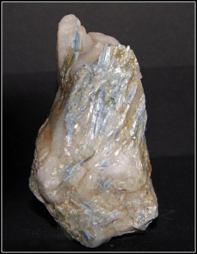 Cianita
Canillas de Aceituno - Málaga - Andalucía - España
10 x 5.5 cm (Autor: Mijeño)