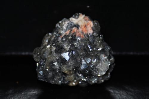 Cerusita
Mibladen Mine, Mibladene (Mibladén; Mibladan; Miblanden), Upper Moulouya lead District, Midelt, Khénifra Province, Meknès-Tafilalet Region, Marruecos.
Medidas pieza: 2,8x2,7x2 cm (Autor: Sergio Pequeño)