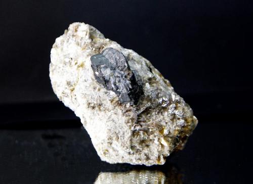 Casiterita
Mina de Penouta - Viana do Bolo - Orense - Galicia - España
7 x 4 cm  cristal de 2.5 cm (Autor: Mijeño)