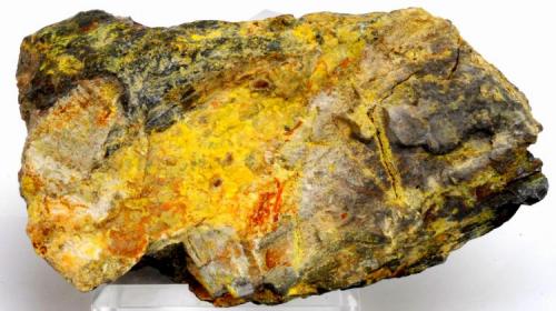 Carnotita - 
Cumbres Mayores - Huelva - Andalucía - España - 
11,3 x 6,7 x 5,1 cm. (Autor: Martí Rafel)