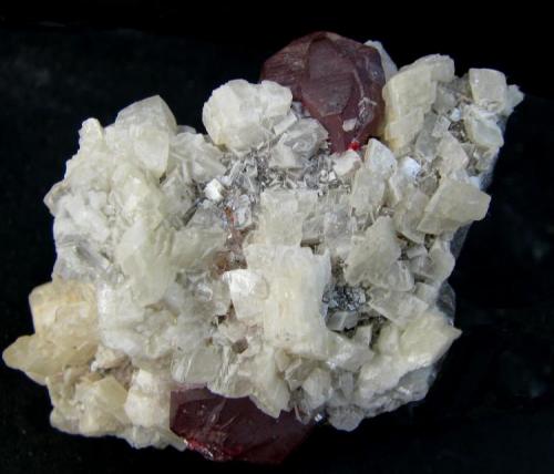 Cinabrio
Hunan, China.
47 x 26 x 33 mm (Autor: José Luis Zamora)