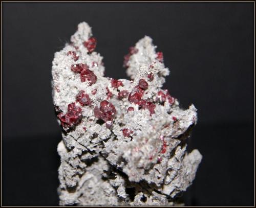 Cinabrio
Mina Escarlati - Puerto de las Señales - Maraña - León - Castilla y León - España
4.5 x 9 x 6 cm
detalle (Autor: Mijeño)