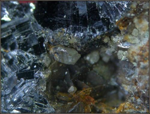 Cerusita
Mina Los Linarejos - Puerto Linarejos - Ojén - Málaga - Andalucía - España
cristal de 3 mm (Autor: Mijeño)