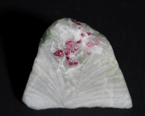 Espinela y Pargasita - Fluorescente
Luc Yen, Yenbai. Vietnam
8 x 7 cm (Autor: Daniel C.M.)