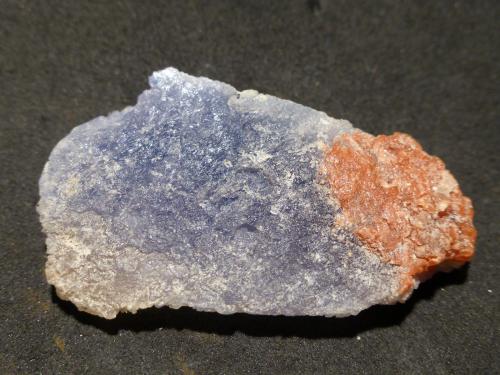Carnalita<br />Yacimiento de potasa, Subiza, Galar, Comarca Cuenca de Pamplona, Comunidad Foral de Navarra (Navarra), España<br />4,5x2,5 cm<br /> (Autor: Ander Ispizua Juan)