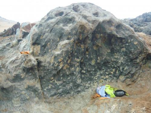 Andesita con Granodiorita y Tonalita, estado Natural
Marmoreal, Lima Peru
4x2mts
Cantera, Marmoreal, Afloracion de Roca, Denominada CAPRICHO NOCTURNO (Autor: Francisco Romana)