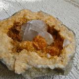 Calcite on DolomiteAfloramientos Carretera Estatal 56, Canton, Condado Washington, Indiana, USAgeode cavity is about 13 cm, largest calcite is 5.5 cm (Author: Bob Harman)