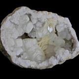 Calcite and Barite on QuartzCanales de desagüe, Condado Monroe, Indiana, USAcalcites up to 4.0 cm barite up to 2.5 cm (Author: Bob Harman)