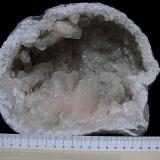 Calcite on QuartzMina Sheffler's Rock Shop and Geode, Alexandria, Condado Clark, Missouri, USAthe geode cavity is about 18 cm and the largest calcites are about 3.5  cm (Author: Bob Harman)