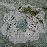 Celestine on QuartzCantera Hoosier Stone and Concrete Corporation, Salem, Condado Washington, Indiana, USACelestine is 3.8 cm in a 9.5 cm geode. (Author: Bob Harman)