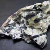 Aenigmatita
Mont Saint-Hilaire, La Vallée-du-Richelieu RCM, Montérégie, Québec, Canadá
3&rsquo;5 x 3&rsquo;5 cm. (Autor: prcantos)