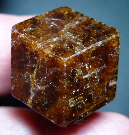 Grossularia (Grupo Granate)<br />Labores Sandaré, Sandaré, Arrondissement Sandaré, Cercle Nioro du Sahel, Región Kayes, Mali<br />3 x 3 cm.<br /> (Autor: javier ruiz martin)