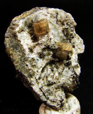 Fluorapatito<br />Minera I Quarry, Cerro de los Serranos, Lebrija, Comarca Bajo Guadalquivir, Seville, Andalusia, Spain<br />4x4 cm<br /> (Autor: nimfiara)
