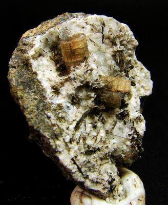 Fluorapatito<br />Cantera Minera I, Cerro de los Serranos, Lebrija, Comarca Bajo Guadalquivir, Sevilla, Andalucía, España<br />4x4 cm<br /> (Autor: nimfiara)