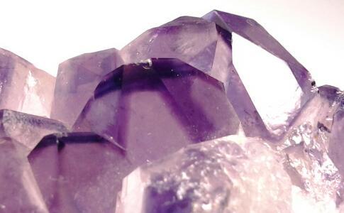 Detalle de la Amatista anterior.
Mina Anahí, La Gaiba, Provincia de Sandoval, Departamento de Santa Cruz, Bolivia.
11 x 9 x 6.4 cms (Autor: Gianfranco Rodríguez T.)