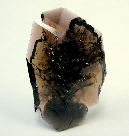 Axinita-(Fe)
Puiva Mount, Saranpaul, Khanty-Mansi Okrug, Tyumenskaya Oblast’, Prepolar Ural, Western-Siberian Region, Rusia
35 mm x 22 mm (Autor: Carles Millan)