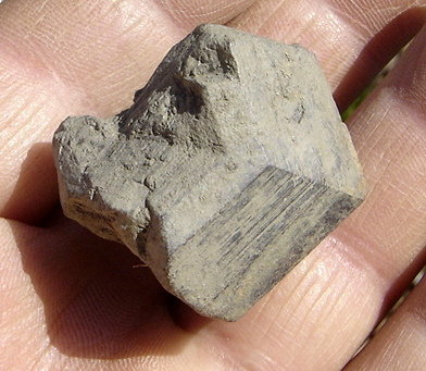 Rutilo<br />Serrinha, São Roque de Minas, Minas Gerais, Brasil<br />3,6 x 2,6 x 2,8 cm<br /> (Autor: Anisio Claudio)