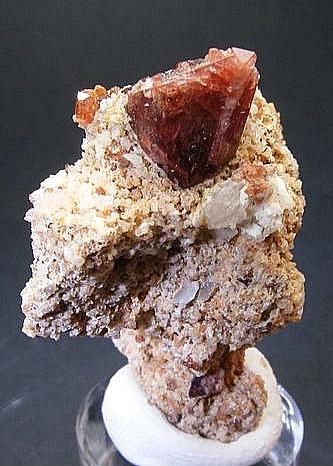 Espinela<br />Yacimiento Sierra de Mijas, Sierra de Mijas, Mijas, Comarca Costa del Sol Occidental, Málaga, Andalucía, España<br />2 x 1.5 cm.<br /> (Autor: Juan Cabezas)