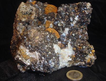 MAGNETITA<br />Nueva Vizcaya Mine, Los Calvitos property, Burguillos del Cerro, Comarca Zafra-Río Bodión, Badajoz, Extremadura, Spain<br /><br /> (Autor: David Parra Z)
