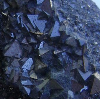 MAGNETITA<br />San Carlos Claim, Valuengo, Jerez de los Caballeros, Comarca Sierra Suroeste, Badajoz, Extremadura, Spain<br /><br /> (Autor: David Parra Z)
