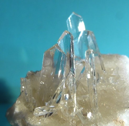 Yeso<br />Alabaster quarries, Fuentes de Ebro, Delimitación Comarcal de Zaragoza, Zaragoza, Aragon, Spain<br />5 x 6 cm., tamaño de los cristales: 2,5 x 0,8 cm.<br /> (Autor: Felipe Abolafia)