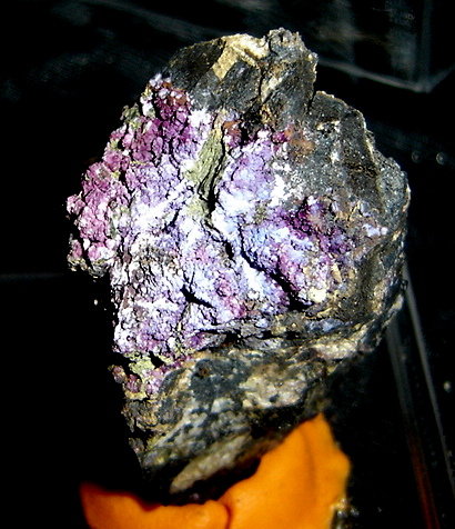 Strengita<br />Boa Vista (Eduardo) Mine, Conselheiro Pena, Vale do Rio Doce, Minas Gerais, Brazil<br />3,5 x 3,5 x 3 cm<br /> (Autor: Anisio Claudio)