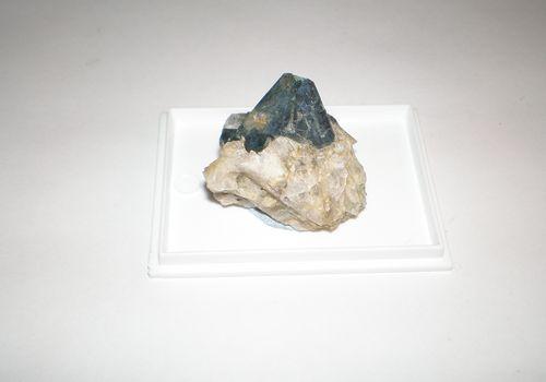 Tetraedrita<br />Mina El Coriellu, El Coriellu, San Cosme de Llerandi, Parres, Comarca del Sueve, Principado de Asturias (Asturias), España<br />35 x 35 mm. (base de 6x4 cm.)<br /> (Autor: Ignacio)