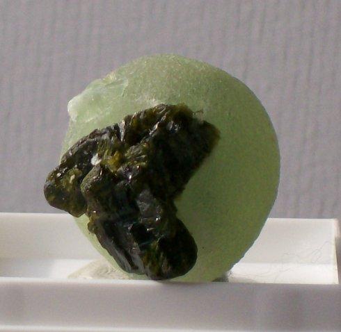 Prehnite and Epidote; Kayes region, Mali.
Diameter 18-20mm, 14g. GN’s collection id 09MLPE001.
Taken in direct sunlight. (Author: Gerhard Niklasch)