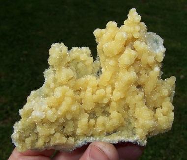 Stilbite with Hornblende and Aktinolite
Malberget mine, North Sweden
118 x 90 x 42 mm
 (Author: Pierre Joubert)