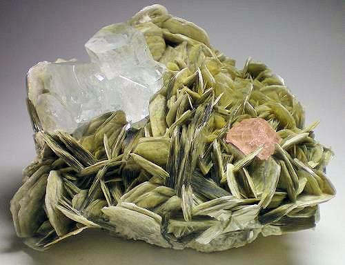 Beryl, apatite, muscovite
Nagar, Hunza Valley, Gilgit-Baltistan, Pakistan
102 mm x 83 mm x 41 mm (Author: Carles Millan)