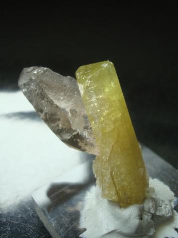 Calcite/Brazilianite
Linopolis, Doce Valley, Minas Gerais, Brazil
3,2 x  2,0 cm (Author: Jacquou HO)