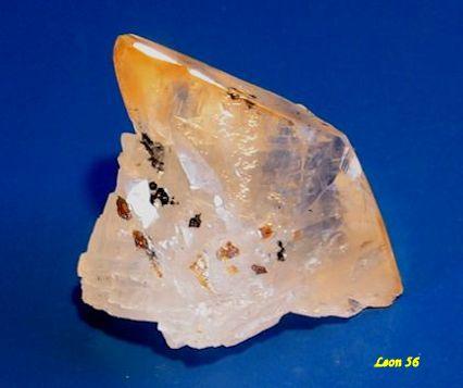 CALCITE FROM TENNESSEE, USA
Elmwood mine, Carthage, Central Tennessee District, Smith County, Tennessee, USA
5.8 x 4.8 x 2.6 cm (Author: Leon56)