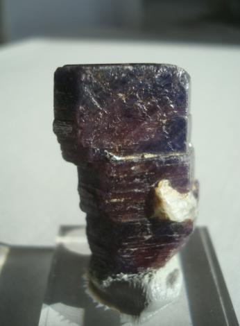 Corundum
Ihosy, Fianarantsoa Province, Madagascar
3,0 x 2,1 x 1,2 cm (Author: Jacquou HO)