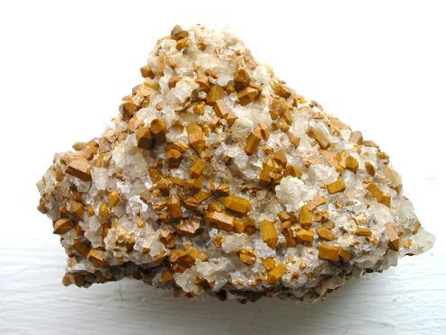 Quartz in calcite
Johanngeorgenstadt, Erzgebirge, Saxony, Germany
2-10 mm
Brown quartz crystal floaters in calcite (Author: Andreas Gerstenberg)