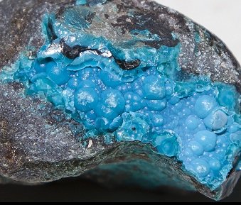 Chrysocolla
Azarbaijan Province (East Azerbaijan Province), Iran
Field of View: 3 cm
New locality (Author: h.abbasi)