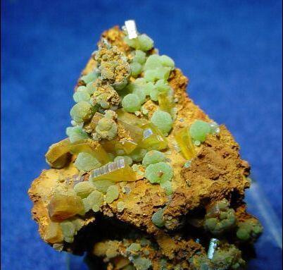 Mimetite-Wulfenite-0224.jpg (Author: KDF-TX)