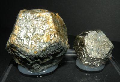 Pyrite. Valuengo. Badajoz. Extremadura. Spain. 6 cm and 3.5 cm (Author: nimfiara)