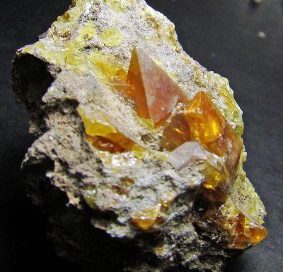 Sulfur. San Hipólito Mine. Jerez de la Frontera. Cádiz. Andalusia. Spain. Crystal 1 cm. (Author: nimfiara)