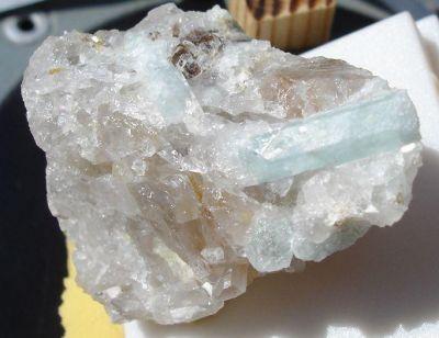 Beryl (aquamarine). La Osa Quarry. Valle de la Serena. Badajoz. Extremadura. Spain. Crystal 2 cm (Author: nimfiara)