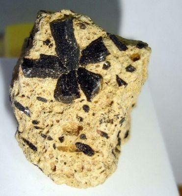 Ferrohornblende. Carboneras. Almería. Andalusia. Spain. 3 cm (Author: nimfiara)